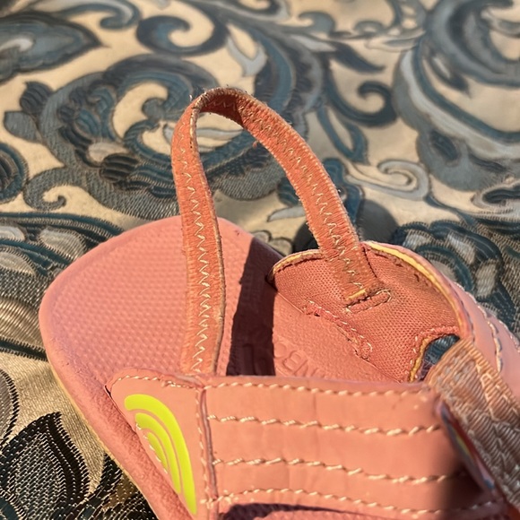 Toddlers pink rainbow flip flops size 7/8. Great used condition - Picture 5 of 7